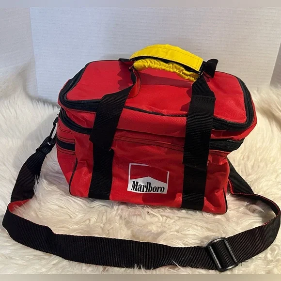 Retired MARLBORO Insulated Soft Lunchbox Red Lunch Bag 6 Pack Cooler 1990s - Picture 1 of 11